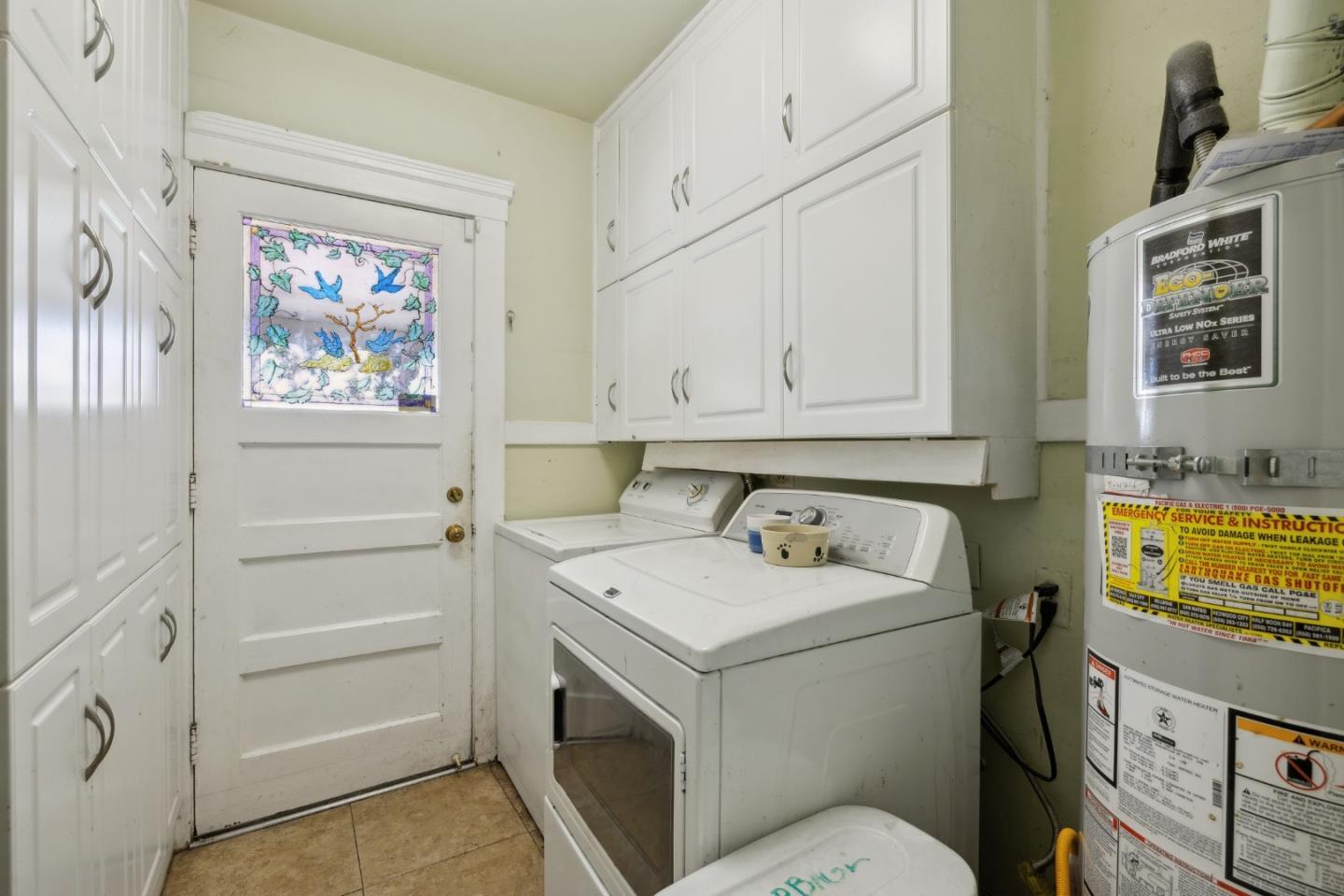 Detail Gallery Image 13 of 19 For 1516 Cortez Ave, Burlingame,  CA 94010 - 4 Beds | 3/1 Baths