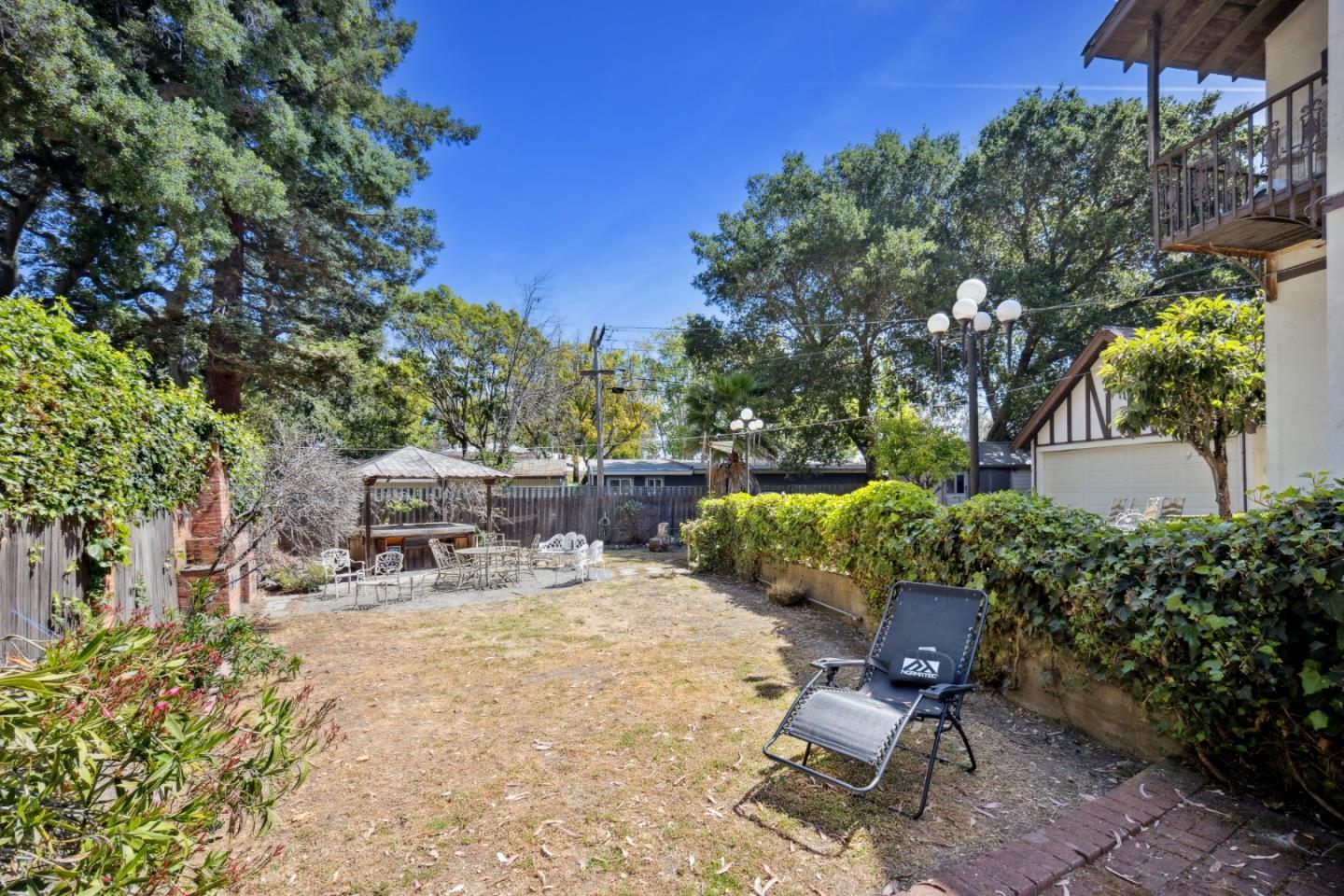 Detail Gallery Image 15 of 19 For 1516 Cortez Ave, Burlingame,  CA 94010 - 4 Beds | 3/1 Baths