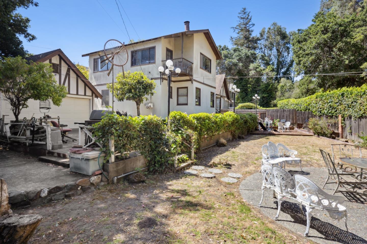 Detail Gallery Image 18 of 19 For 1516 Cortez Ave, Burlingame,  CA 94010 - 4 Beds | 3/1 Baths