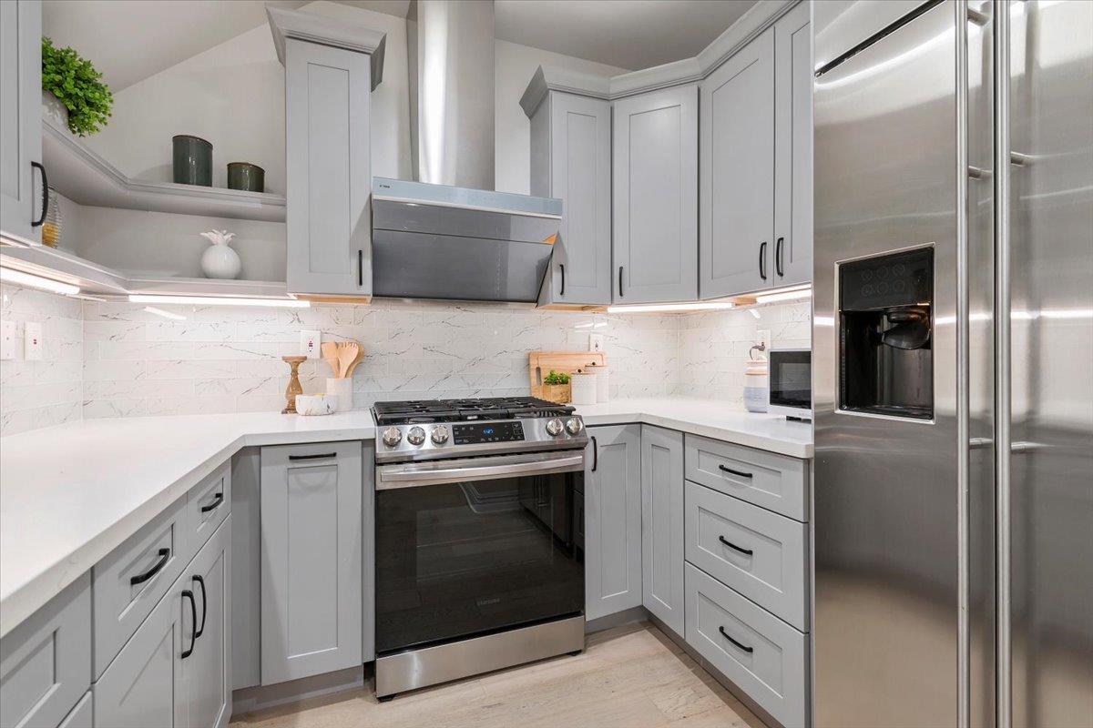Detail Gallery Image 8 of 21 For 3003 Marcelli Cir, Los Altos,  CA 94022 - 3 Beds | 2/1 Baths