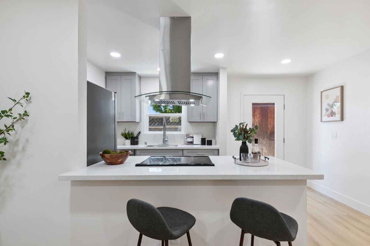 Detail Gallery Image 6 of 25 For 480 Raymond Ave, San Jose,  CA 95128 - 2 Beds | 1 Baths