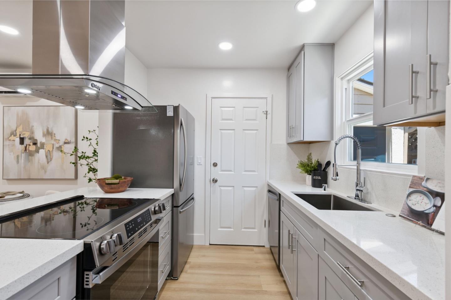 Detail Gallery Image 8 of 25 For 480 Raymond Ave, San Jose,  CA 95128 - 2 Beds | 1 Baths