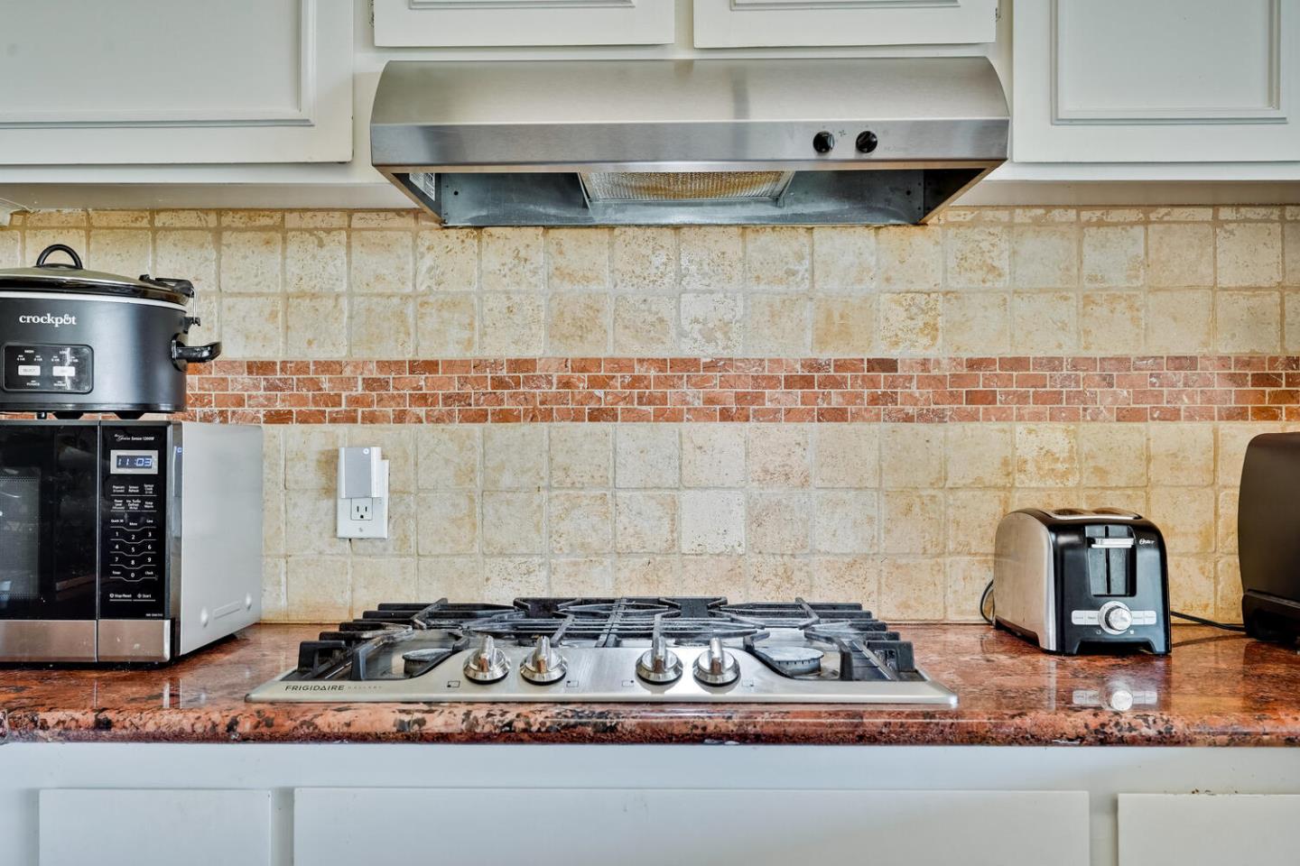 Detail Gallery Image 13 of 23 For 2209 Fairmont Dr, San Jose,  CA 95148 - 3 Beds | 2 Baths