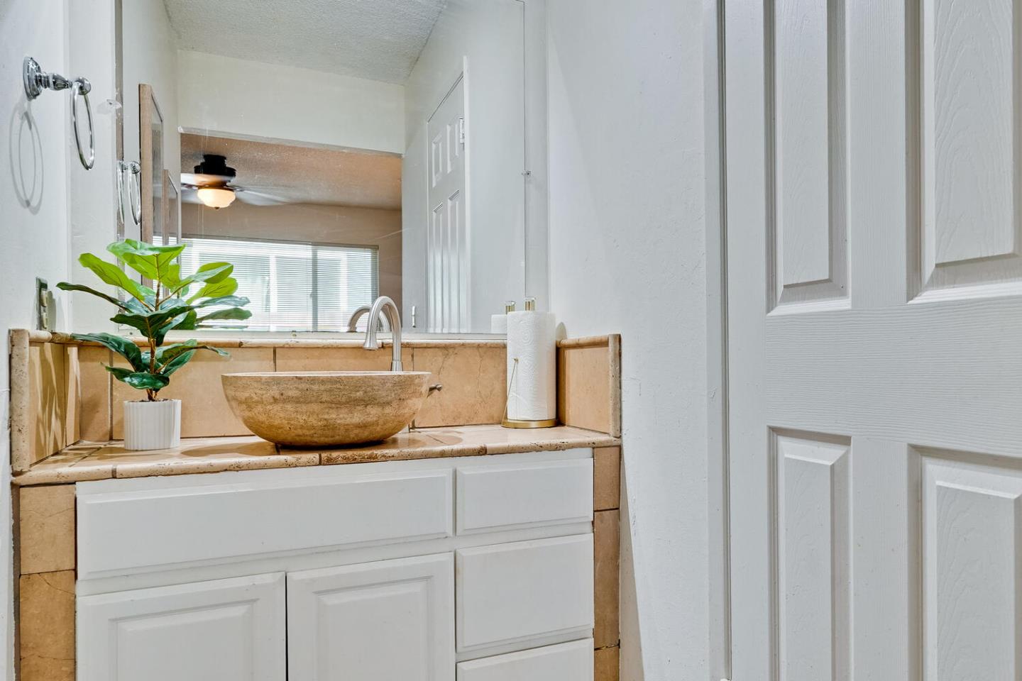 Detail Gallery Image 16 of 23 For 2209 Fairmont Dr, San Jose,  CA 95148 - 3 Beds | 2 Baths