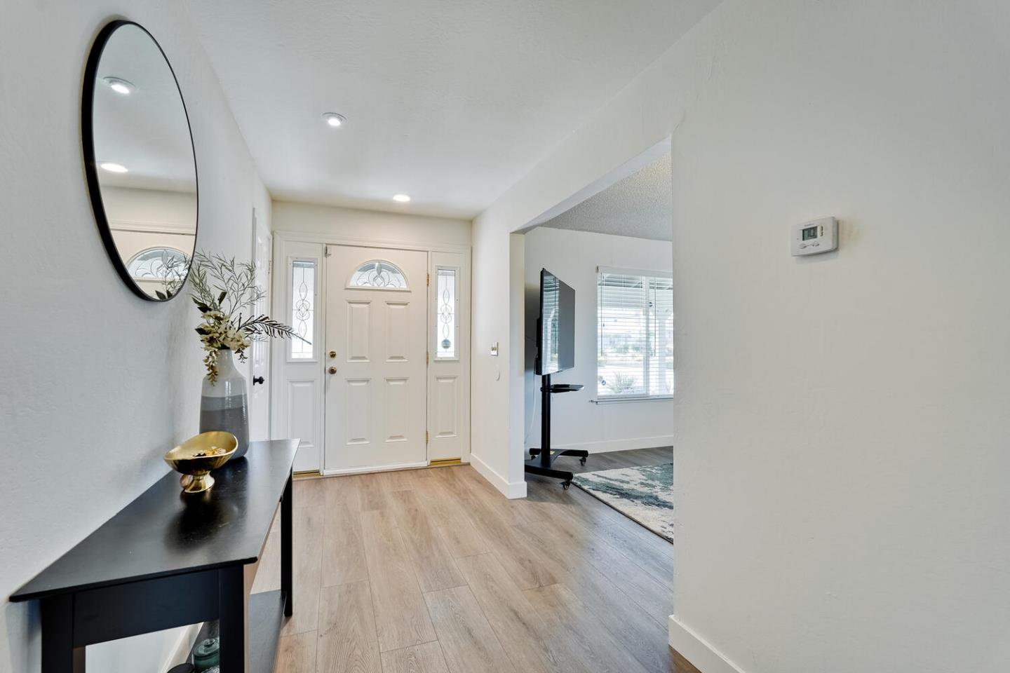 Detail Gallery Image 3 of 23 For 2209 Fairmont Dr, San Jose,  CA 95148 - 3 Beds | 2 Baths
