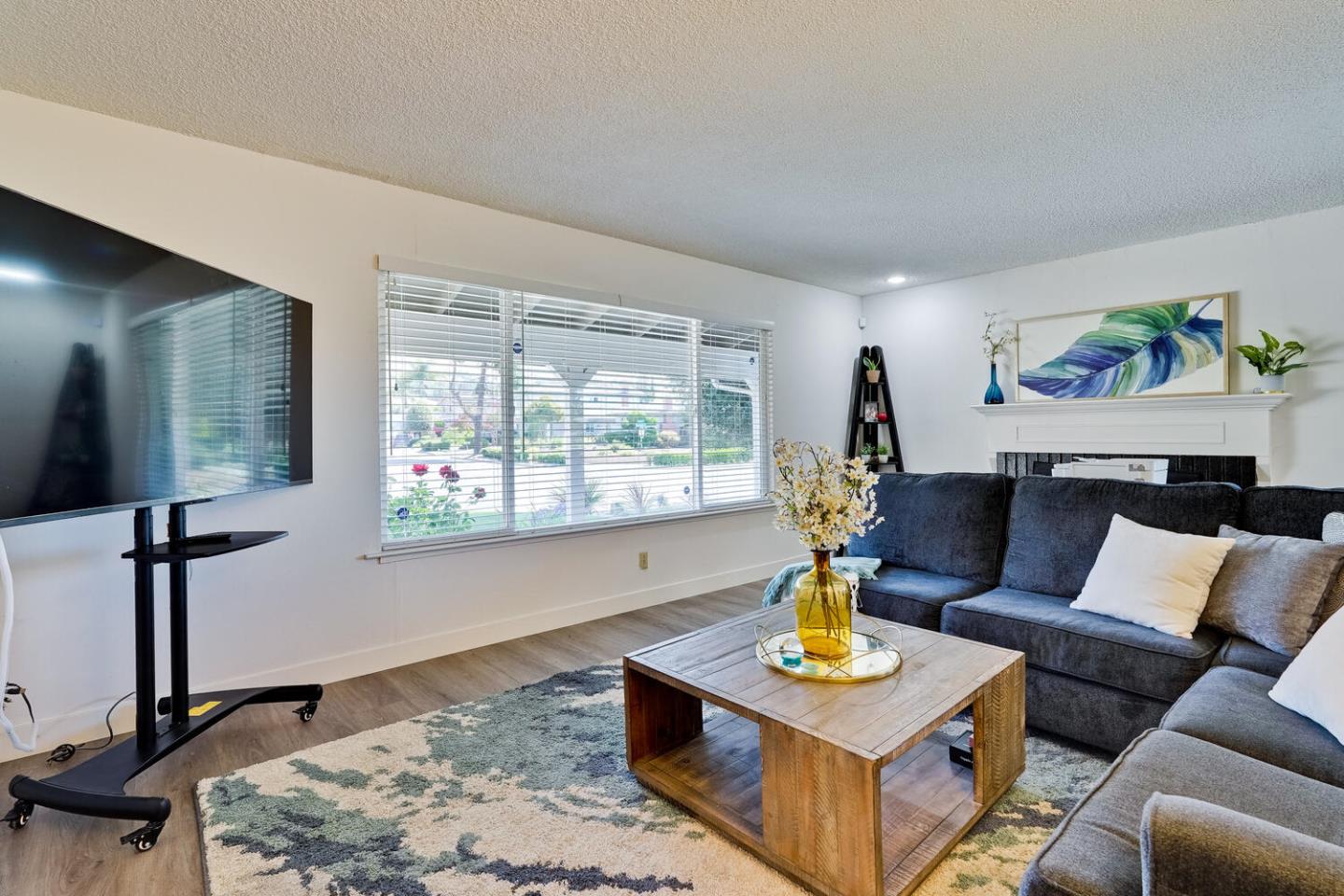 Detail Gallery Image 5 of 23 For 2209 Fairmont Dr, San Jose,  CA 95148 - 3 Beds | 2 Baths
