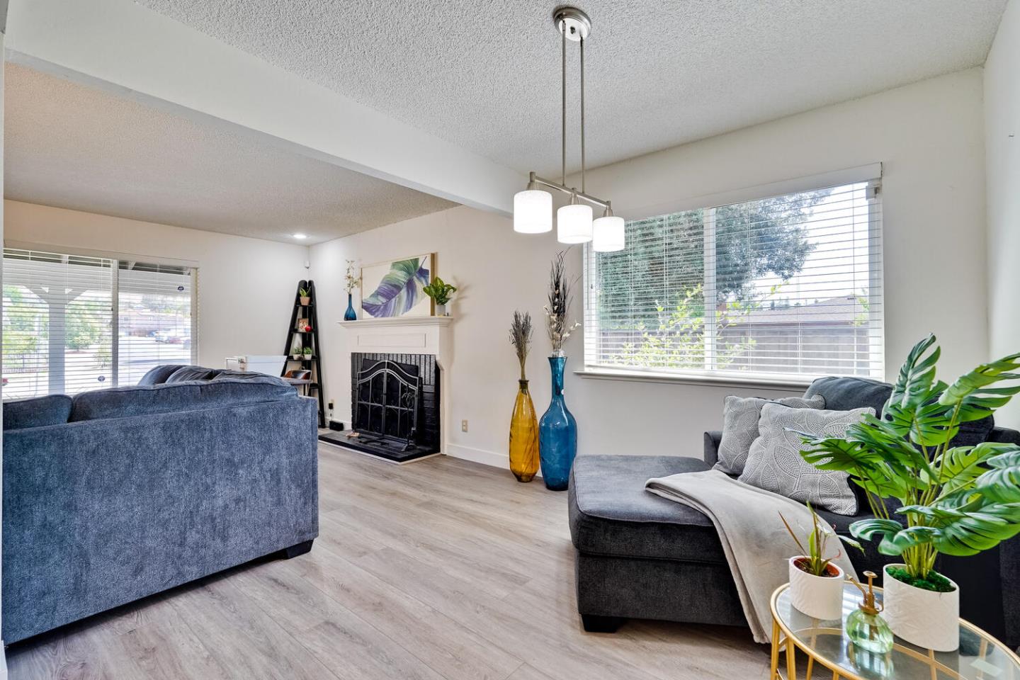 Detail Gallery Image 8 of 23 For 2209 Fairmont Dr, San Jose,  CA 95148 - 3 Beds | 2 Baths
