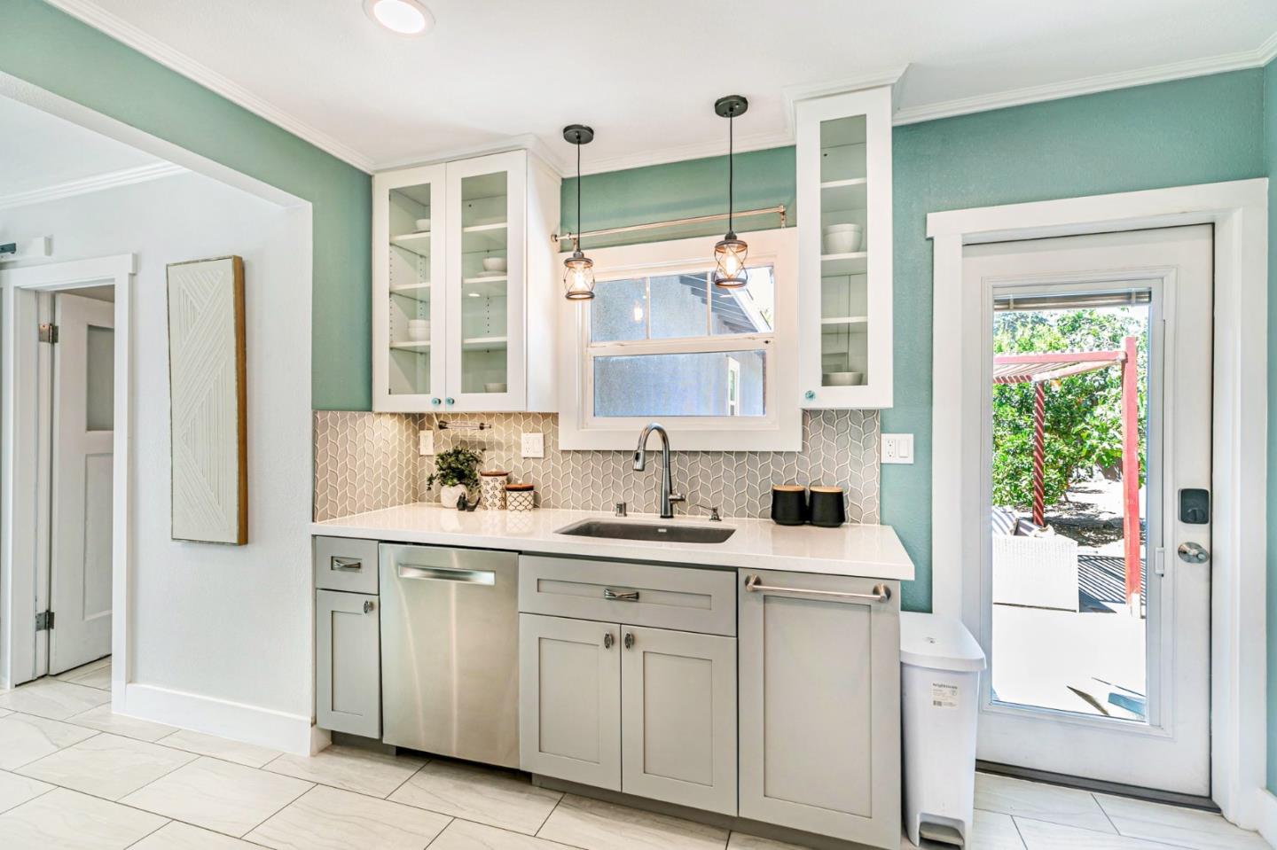 Detail Gallery Image 8 of 51 For 133 S 20th St, San Jose,  CA 95116 - 3 Beds | 3 Baths