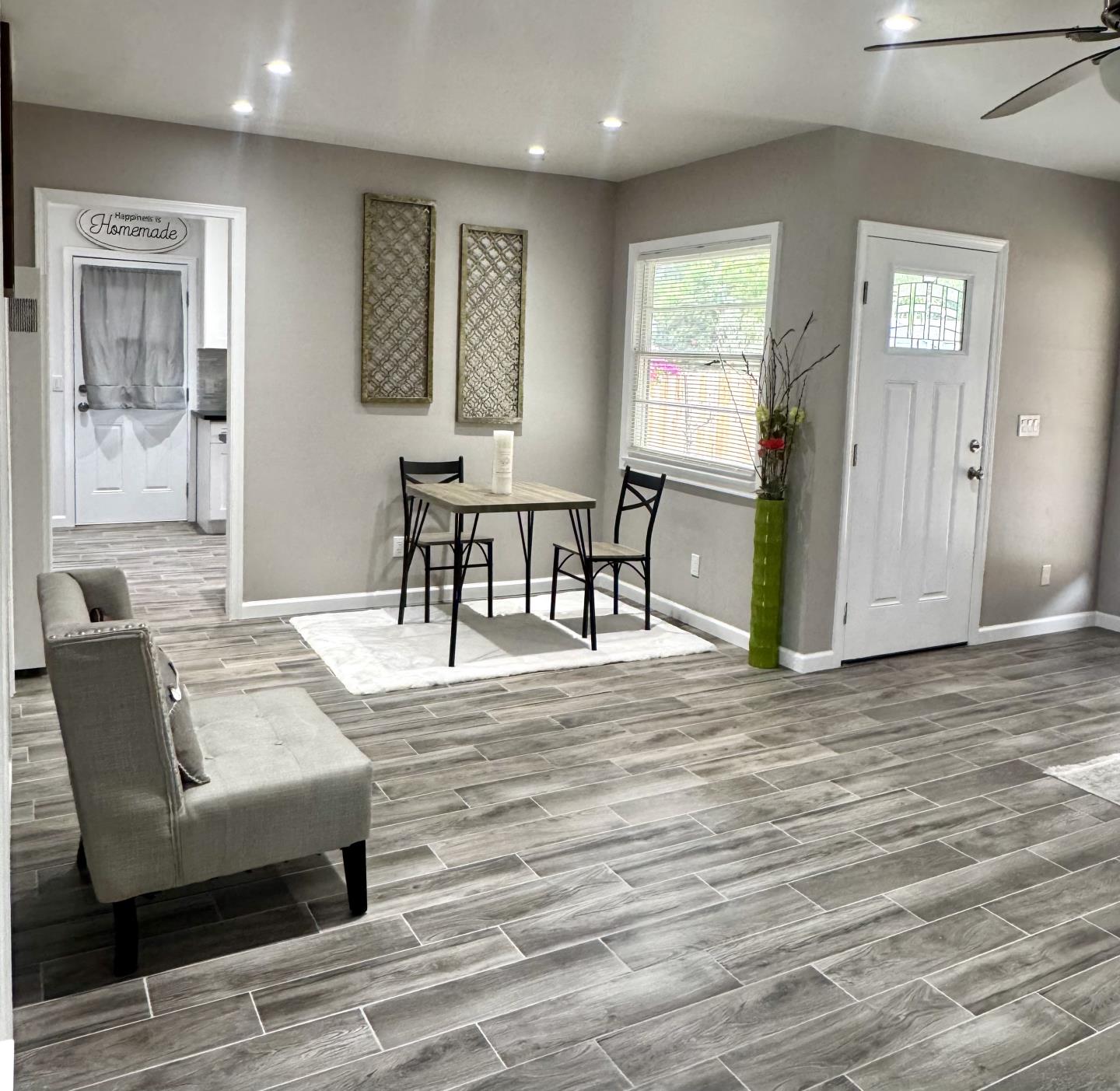 Detail Gallery Image 3 of 12 For 6142 E Peabody St, Long Beach,  CA 90808 - 2 Beds | 1 Baths