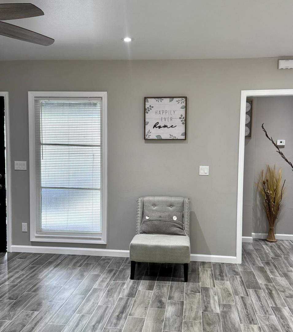 Detail Gallery Image 5 of 12 For 6142 E Peabody St, Long Beach,  CA 90808 - 2 Beds | 1 Baths