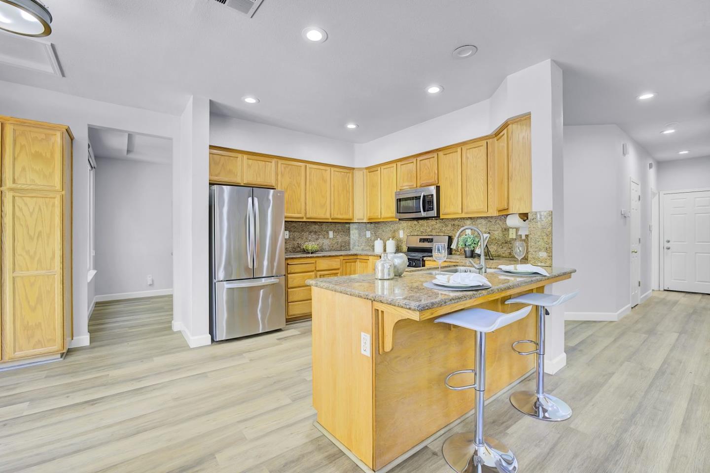 Detail Gallery Image 14 of 47 For 693 Nacomis Ct, Tracy,  CA 95304 - 5 Beds | 3 Baths
