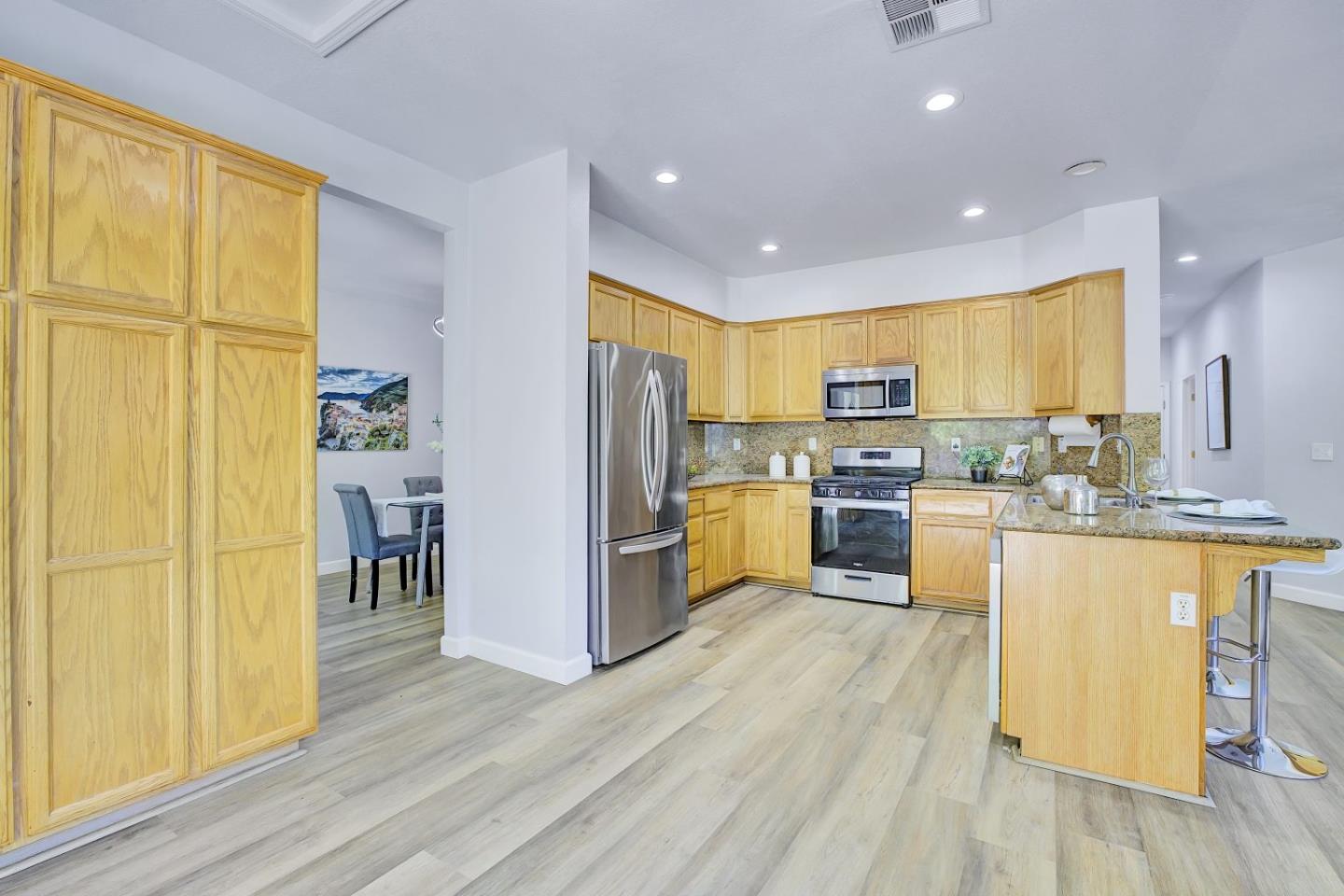 Detail Gallery Image 15 of 47 For 693 Nacomis Ct, Tracy,  CA 95304 - 5 Beds | 3 Baths