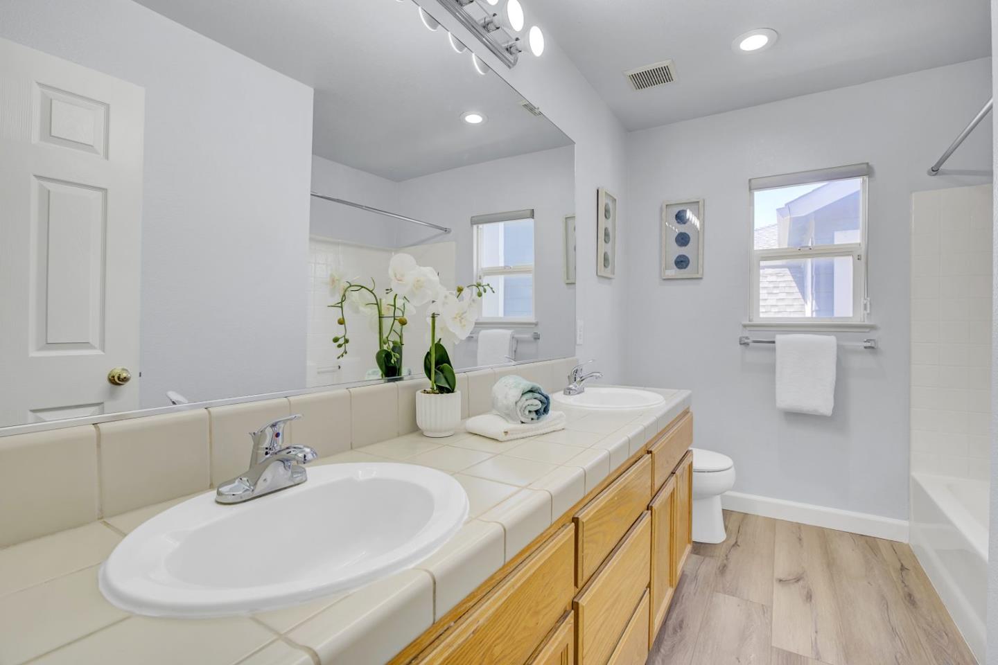 Detail Gallery Image 28 of 47 For 693 Nacomis Ct, Tracy,  CA 95304 - 5 Beds | 3 Baths