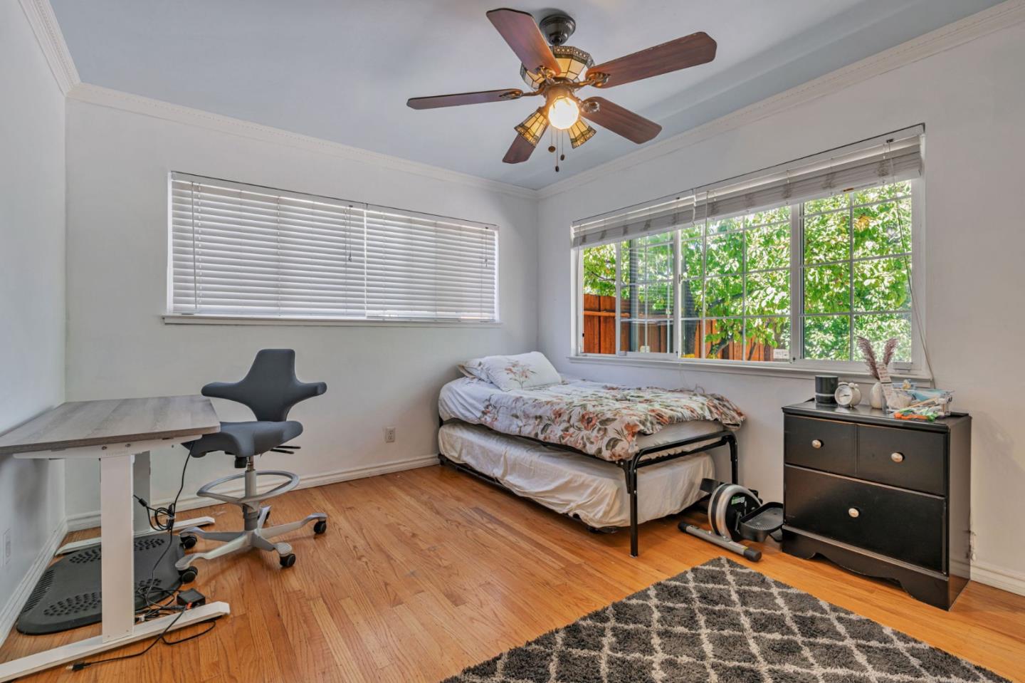 Detail Gallery Image 11 of 27 For 225 W Meadow Dr, Palo Alto,  CA 94306 - 3 Beds | 2 Baths