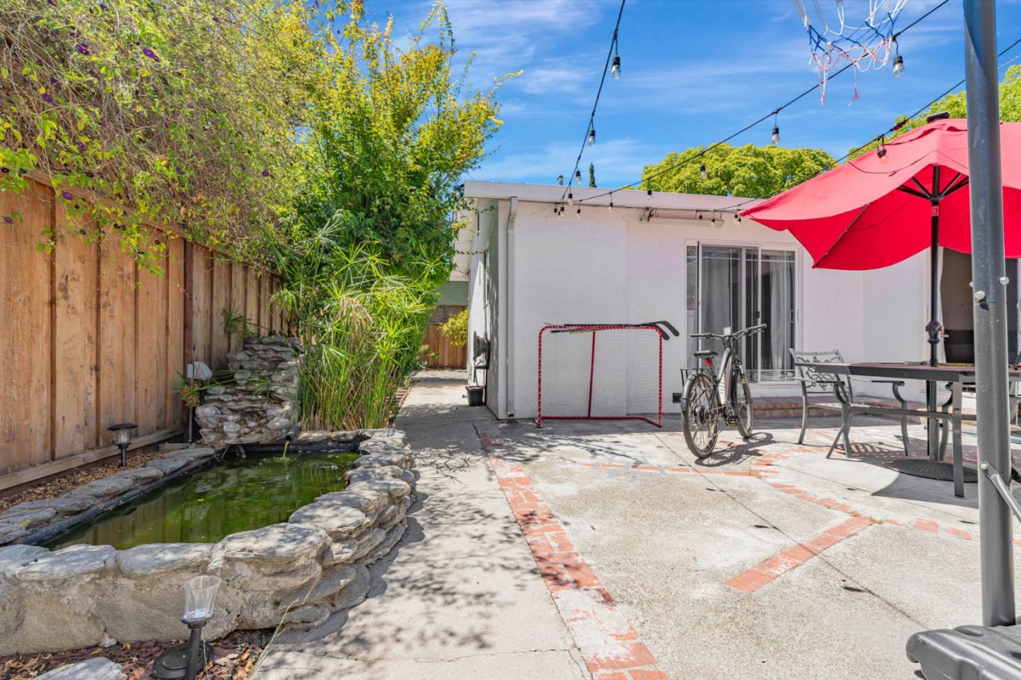 Detail Gallery Image 19 of 27 For 225 W Meadow Dr, Palo Alto,  CA 94306 - 3 Beds | 2 Baths