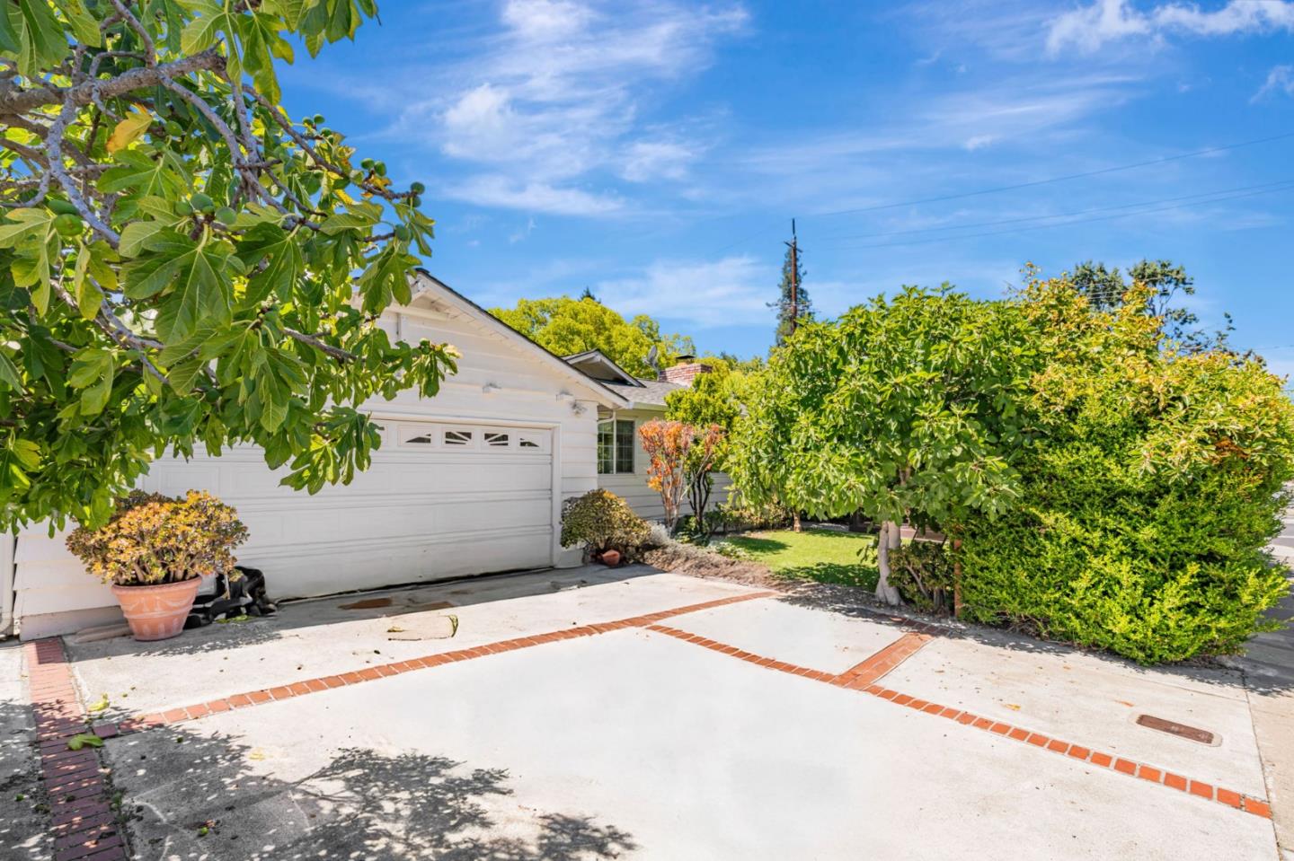 Detail Gallery Image 2 of 27 For 225 W Meadow Dr, Palo Alto,  CA 94306 - 3 Beds | 2 Baths