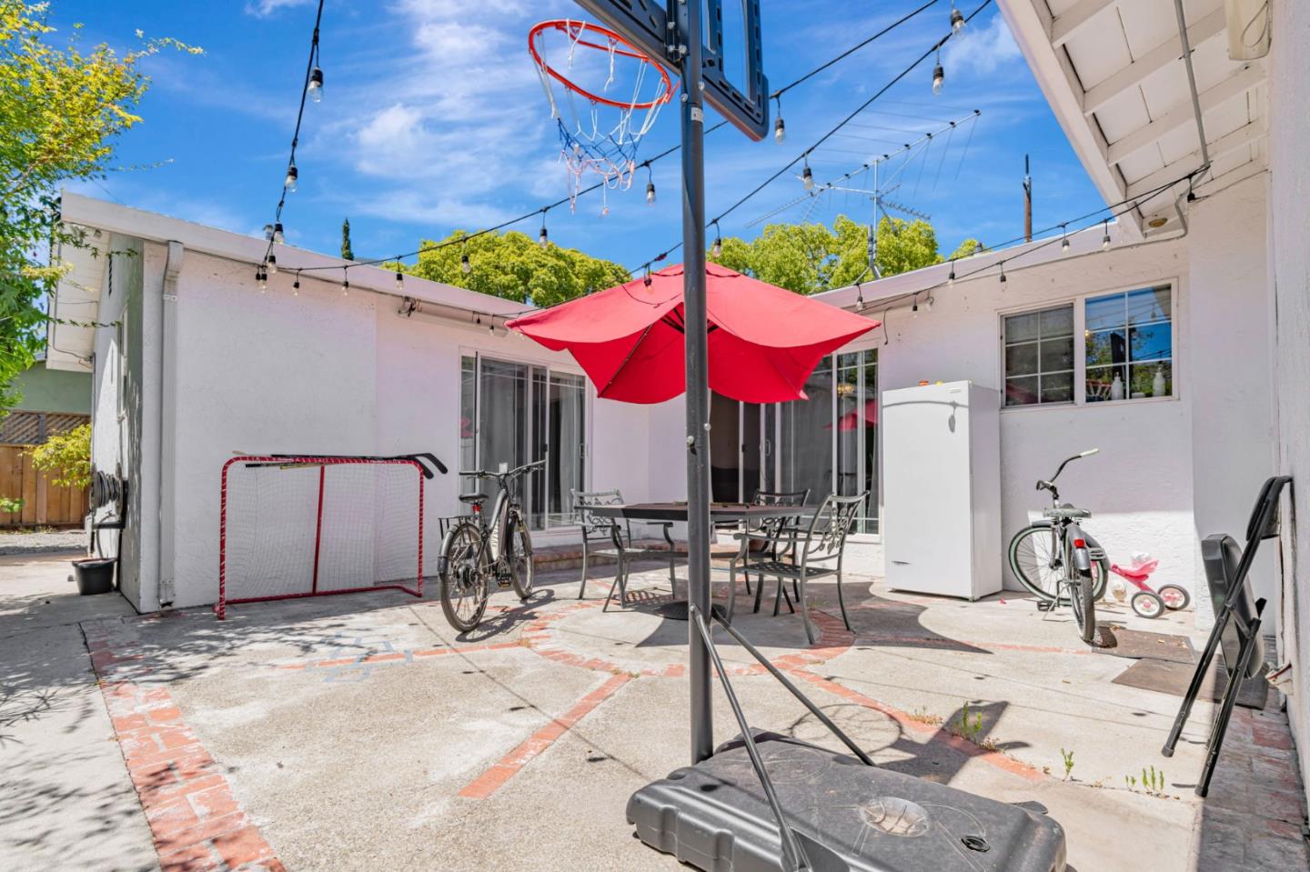 Detail Gallery Image 20 of 27 For 225 W Meadow Dr, Palo Alto,  CA 94306 - 3 Beds | 2 Baths