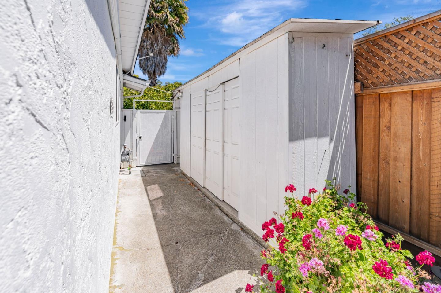 Detail Gallery Image 21 of 27 For 225 W Meadow Dr, Palo Alto,  CA 94306 - 3 Beds | 2 Baths