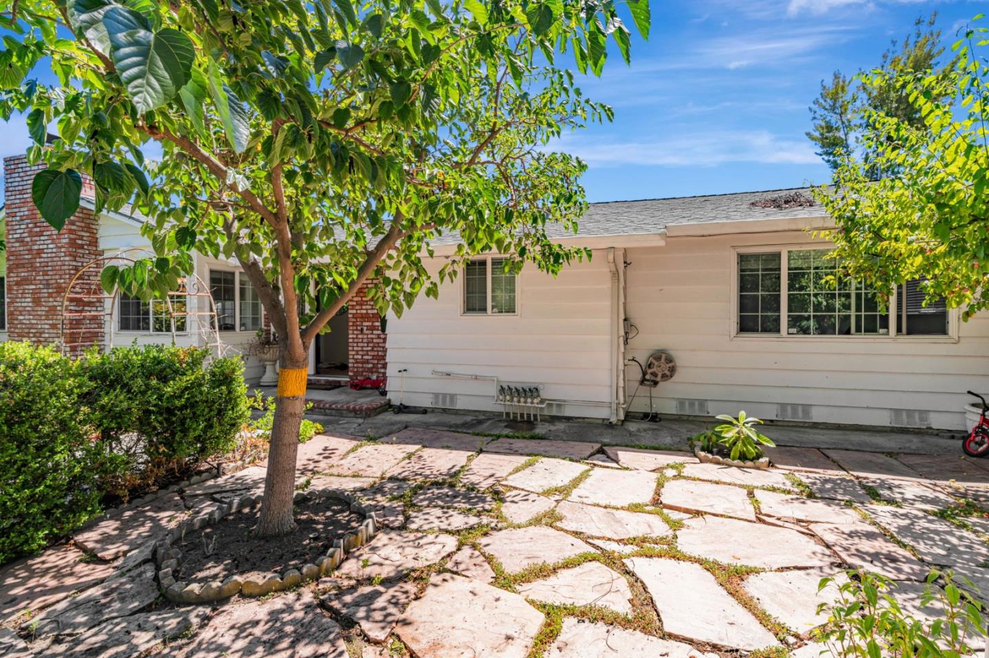 Detail Gallery Image 23 of 27 For 225 W Meadow Dr, Palo Alto,  CA 94306 - 3 Beds | 2 Baths