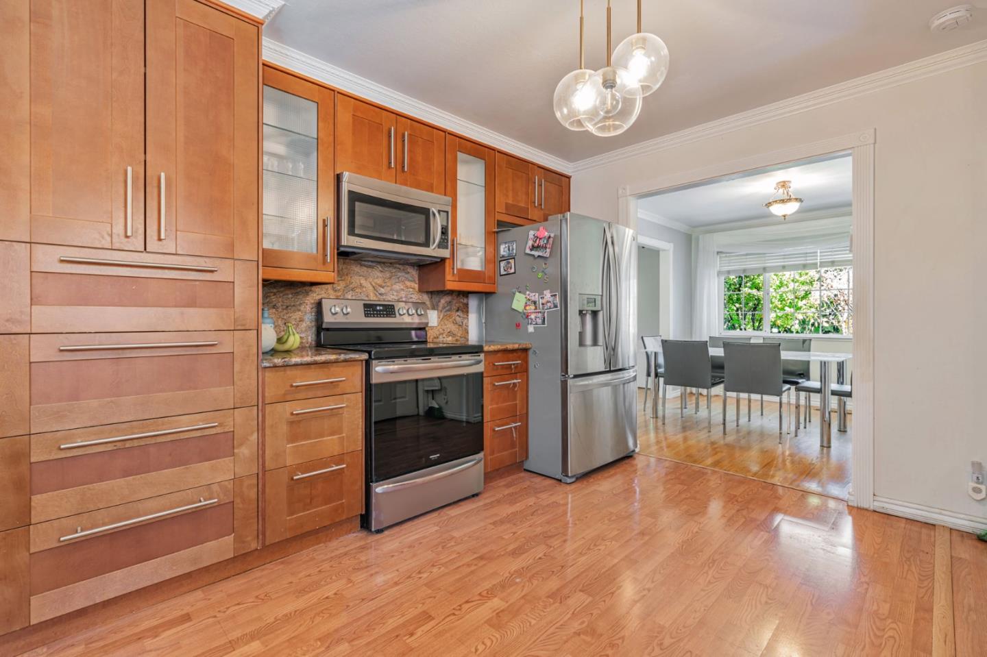Detail Gallery Image 8 of 27 For 225 W Meadow Dr, Palo Alto,  CA 94306 - 3 Beds | 2 Baths