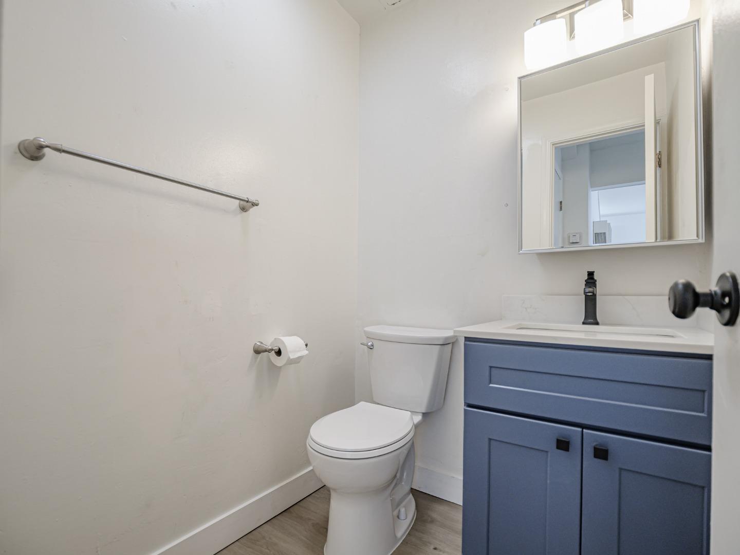 Detail Gallery Image 12 of 33 For 919 Acosta Plz #41,  Salinas,  CA 93905 - 4 Beds | 1/1 Baths