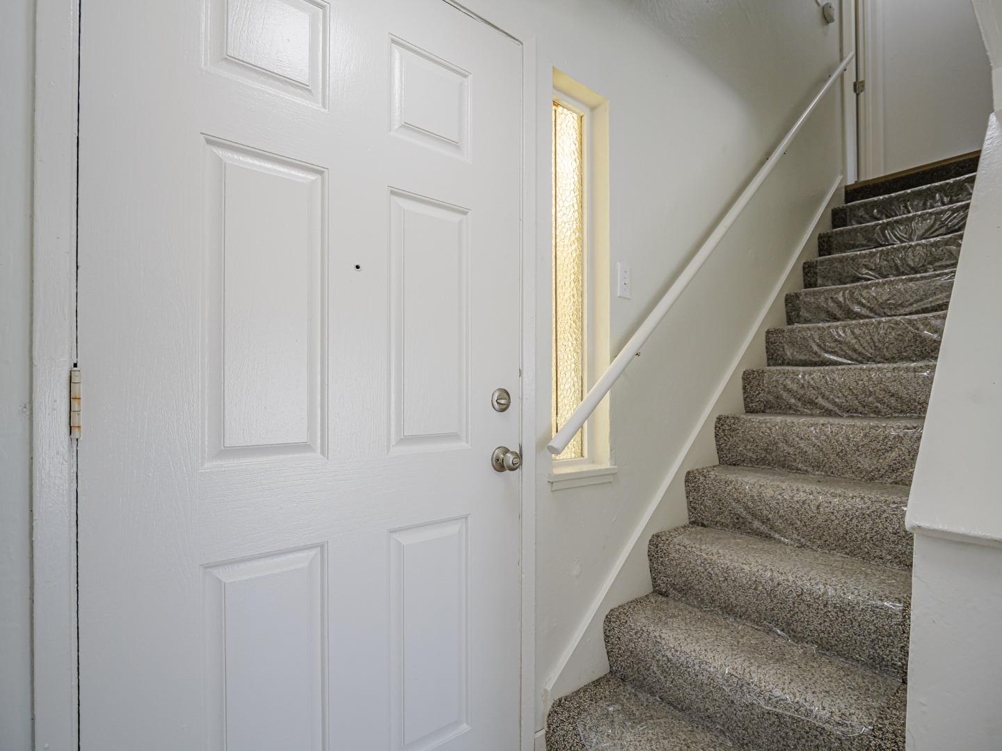 Detail Gallery Image 13 of 33 For 919 Acosta Plz #41,  Salinas,  CA 93905 - 4 Beds | 1/1 Baths