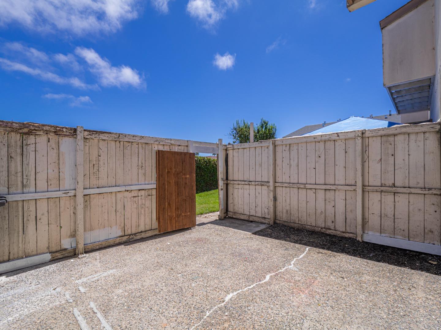 Detail Gallery Image 27 of 33 For 919 Acosta Plz #41,  Salinas,  CA 93905 - 4 Beds | 1/1 Baths