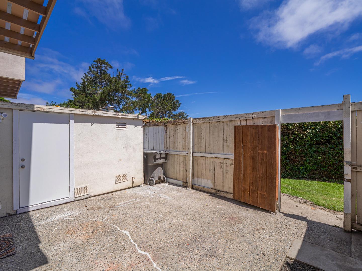 Detail Gallery Image 28 of 33 For 919 Acosta Plz #41,  Salinas,  CA 93905 - 4 Beds | 1/1 Baths