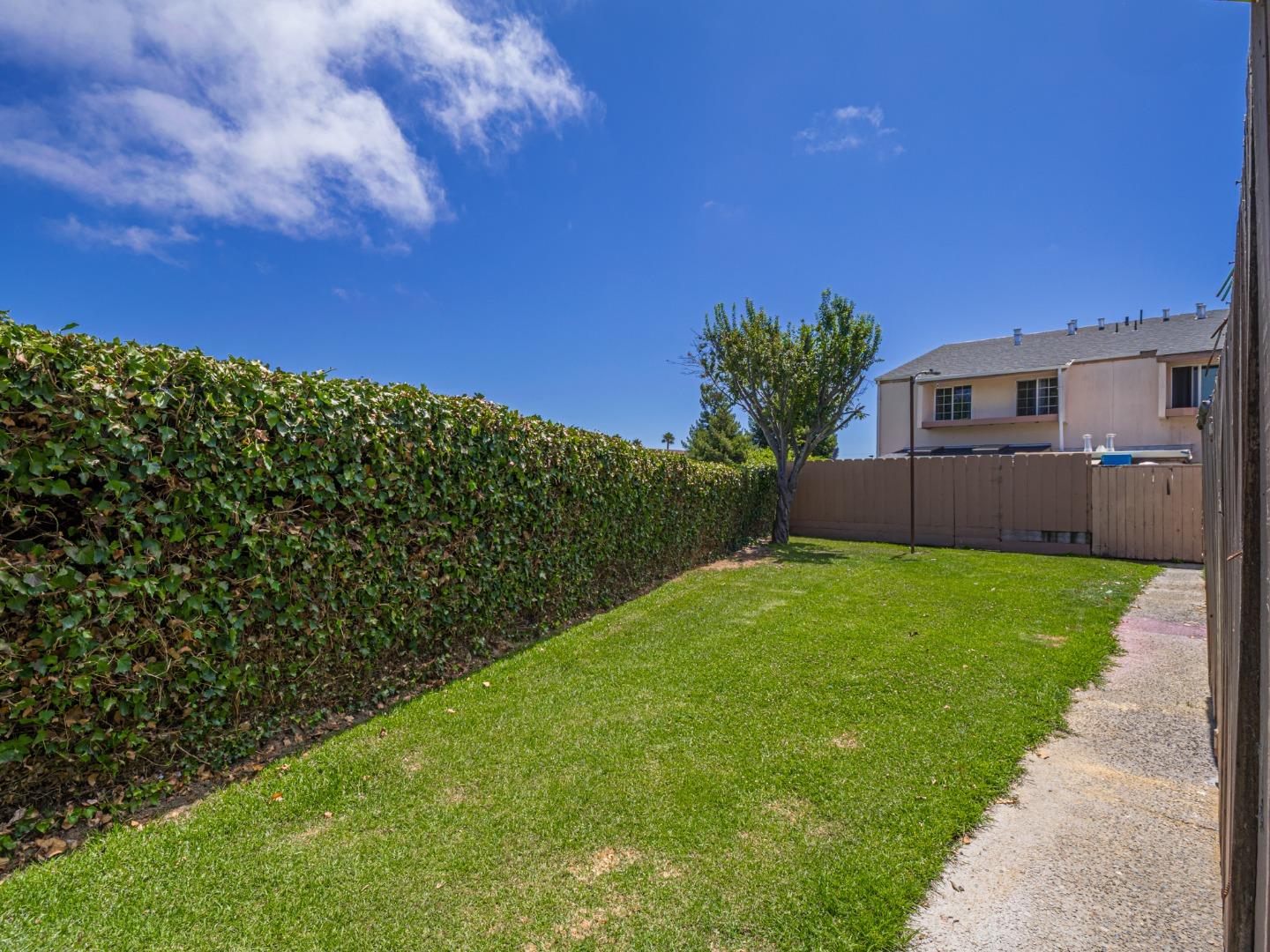 Detail Gallery Image 30 of 33 For 919 Acosta Plz #41,  Salinas,  CA 93905 - 4 Beds | 1/1 Baths