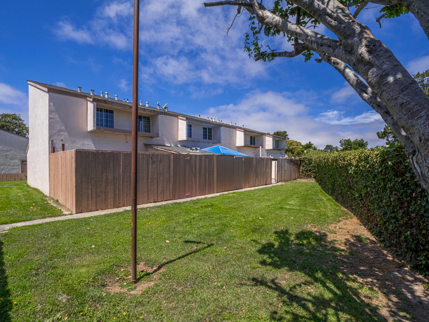 Detail Gallery Image 31 of 33 For 919 Acosta Plz #41,  Salinas,  CA 93905 - 4 Beds | 1/1 Baths