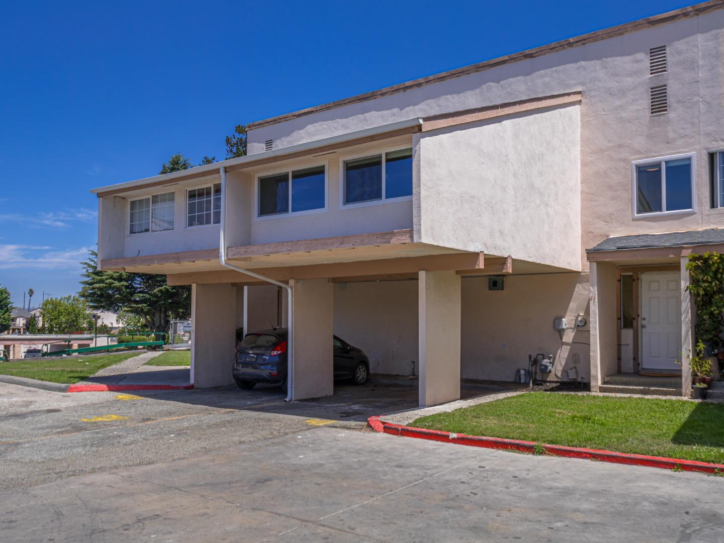 Detail Gallery Image 32 of 33 For 919 Acosta Plz #41,  Salinas,  CA 93905 - 4 Beds | 1/1 Baths