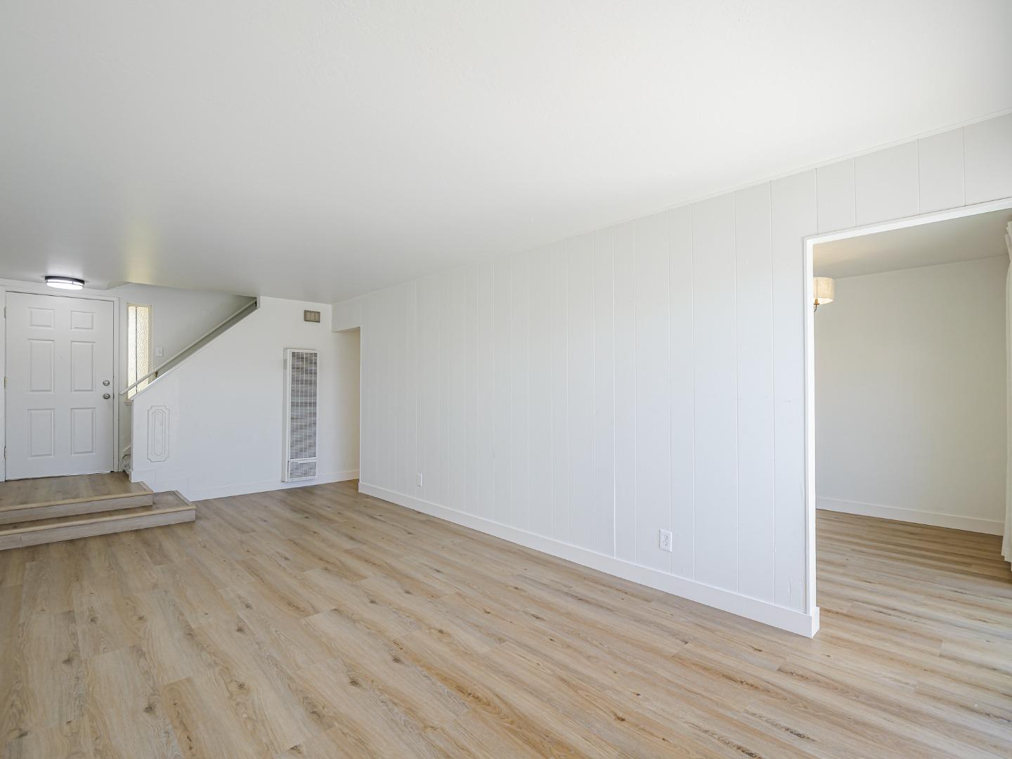 Detail Gallery Image 5 of 33 For 919 Acosta Plz #41,  Salinas,  CA 93905 - 4 Beds | 1/1 Baths