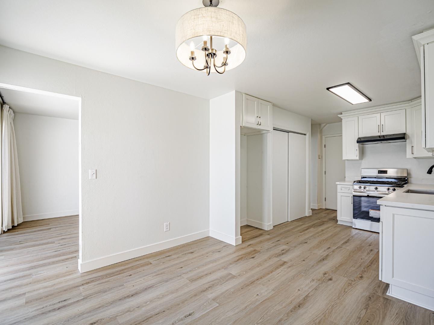 Detail Gallery Image 8 of 33 For 919 Acosta Plz #41,  Salinas,  CA 93905 - 4 Beds | 1/1 Baths