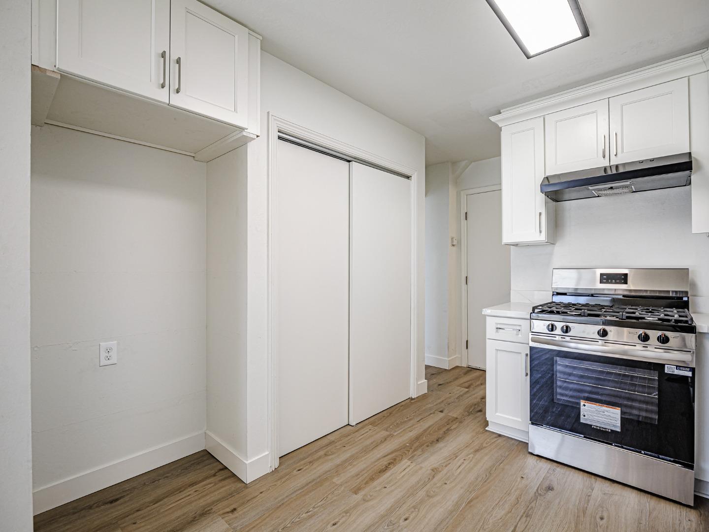 Detail Gallery Image 9 of 33 For 919 Acosta Plz #41,  Salinas,  CA 93905 - 4 Beds | 1/1 Baths
