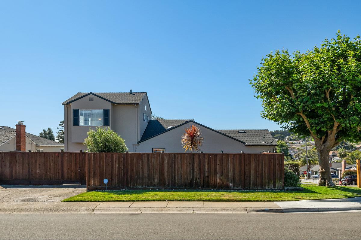 Detail Gallery Image 3 of 39 For 403 Santa Florita Ave, Millbrae,  CA 94030 - 3 Beds | 2 Baths