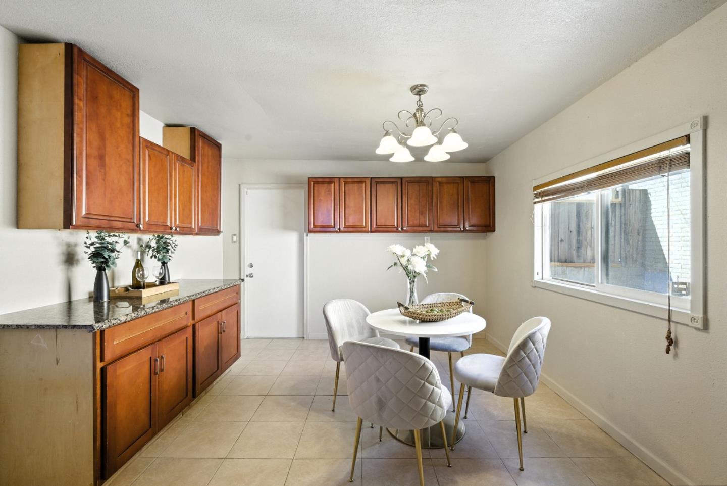 Detail Gallery Image 12 of 35 For 5024 Snow Dr, San Jose,  CA 95111 - 3 Beds | 1 Baths