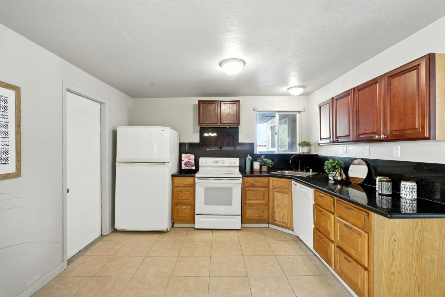 Detail Gallery Image 14 of 35 For 5024 Snow Dr, San Jose,  CA 95111 - 3 Beds | 1 Baths