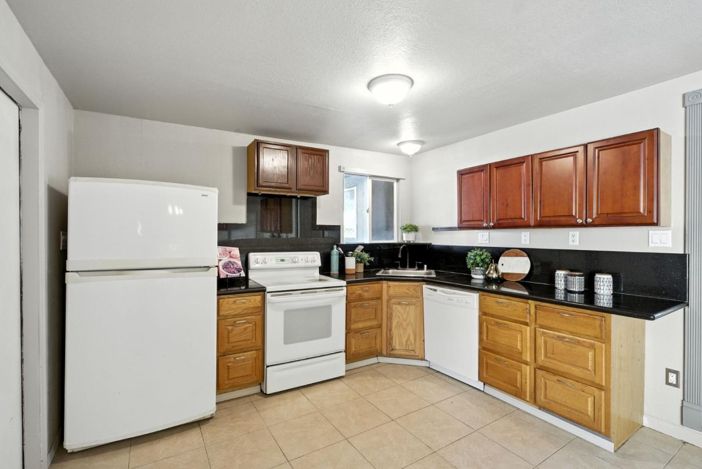 Detail Gallery Image 15 of 35 For 5024 Snow Dr, San Jose,  CA 95111 - 3 Beds | 1 Baths