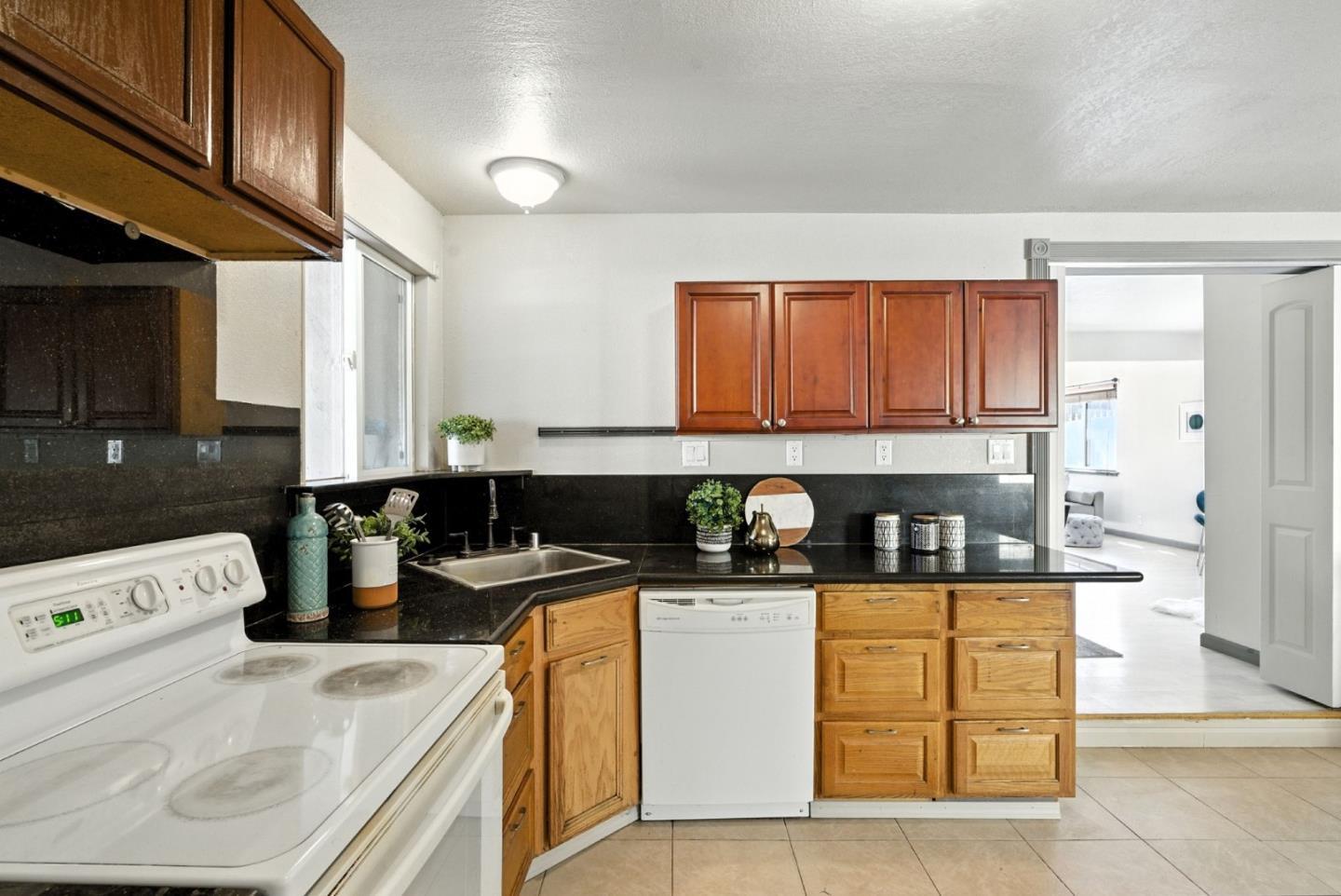 Detail Gallery Image 16 of 35 For 5024 Snow Dr, San Jose,  CA 95111 - 3 Beds | 1 Baths