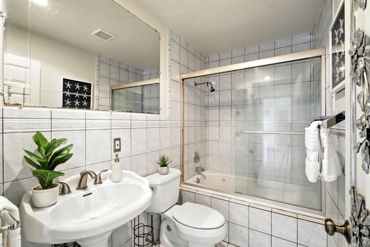 Detail Gallery Image 21 of 35 For 5024 Snow Dr, San Jose,  CA 95111 - 3 Beds | 1 Baths