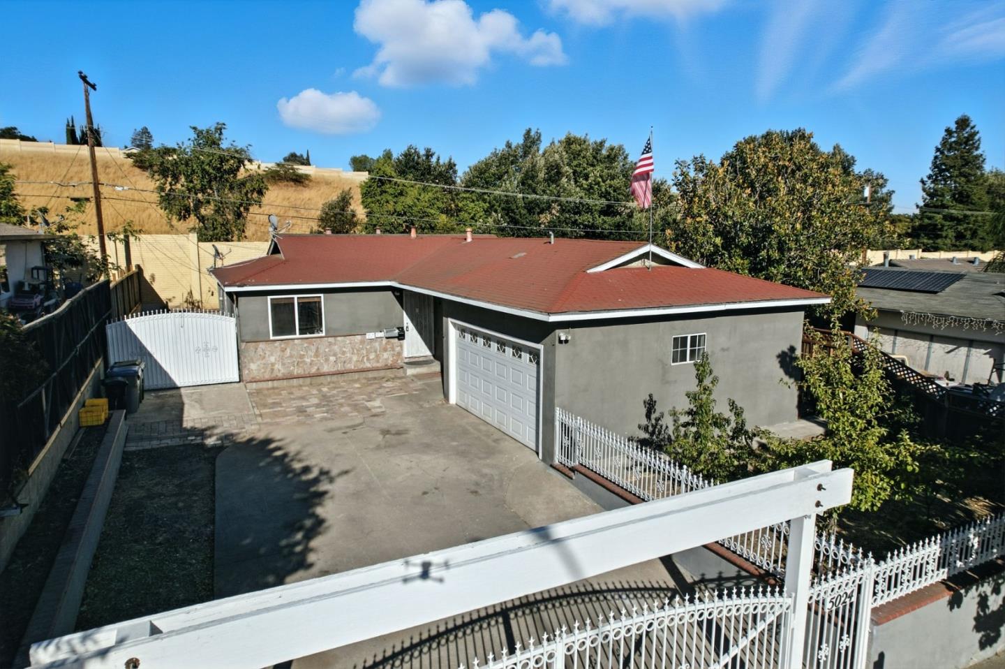 Detail Gallery Image 3 of 35 For 5024 Snow Dr, San Jose,  CA 95111 - 3 Beds | 1 Baths