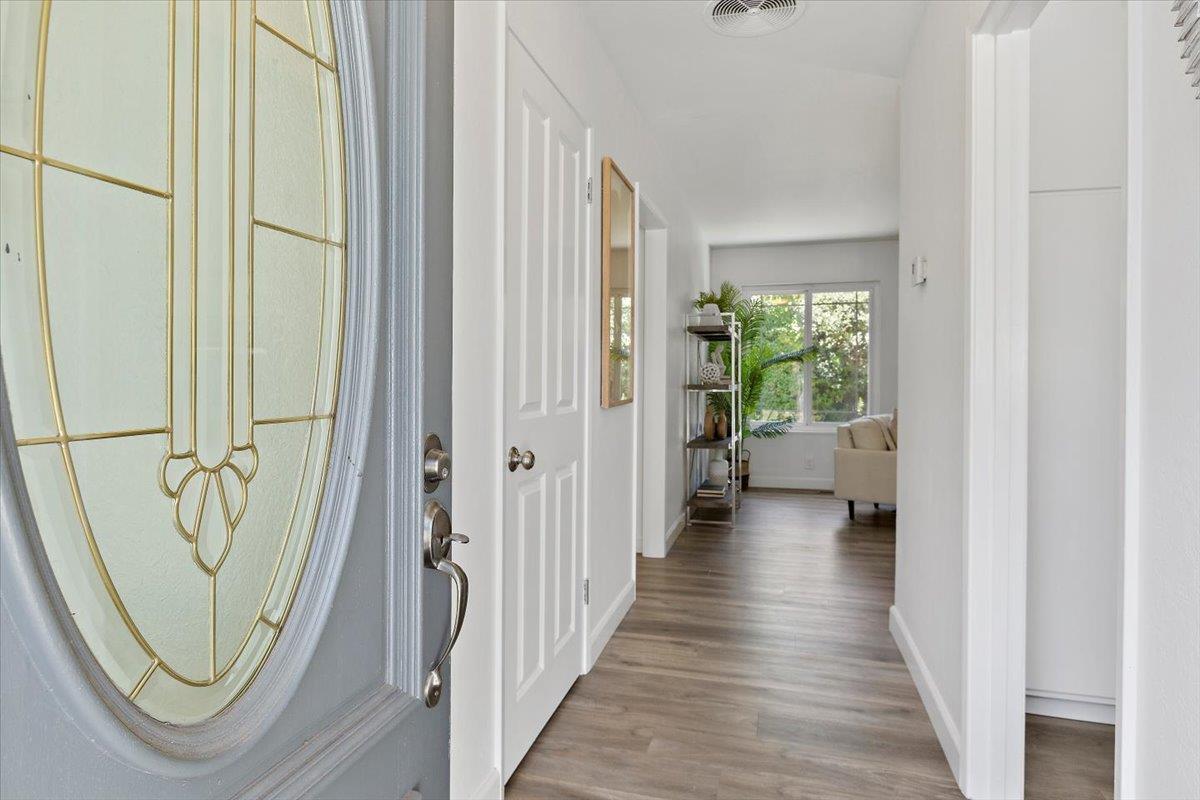 Detail Gallery Image 4 of 31 For 622 Wellsbury Way, Palo Alto,  CA 94306 - 3 Beds | 2 Baths