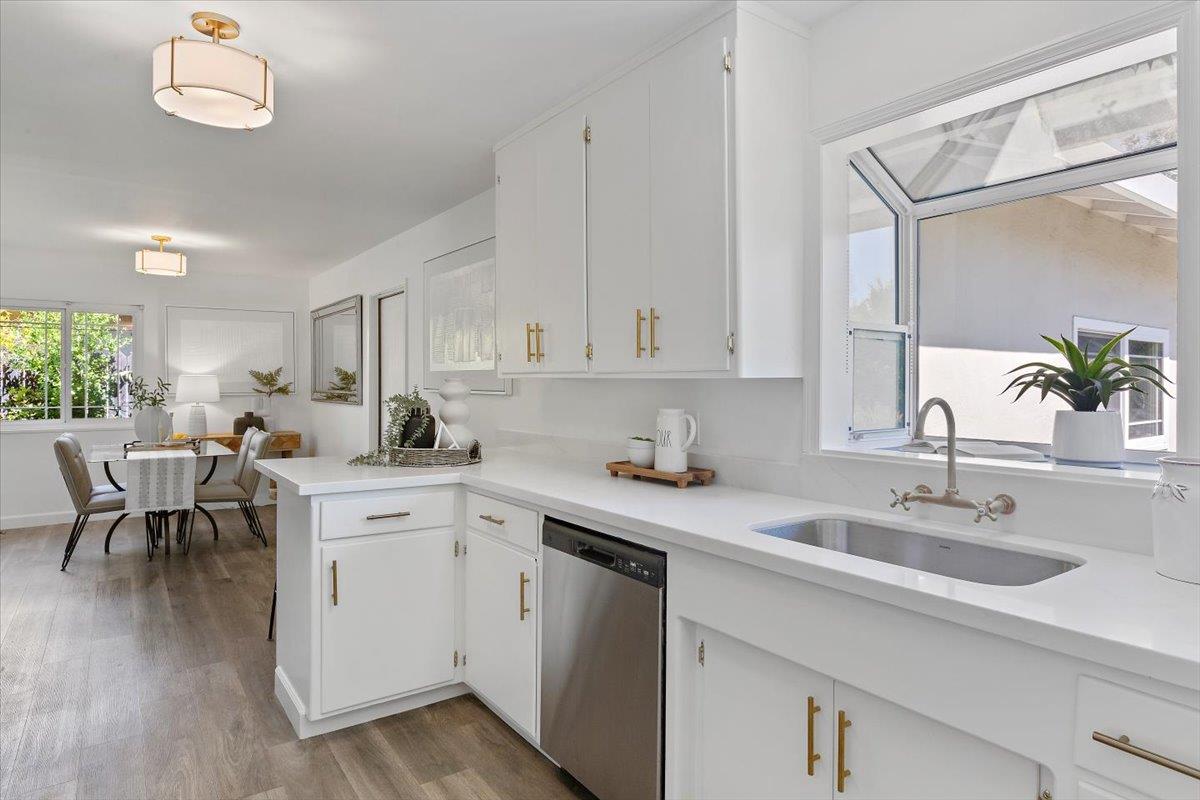 Detail Gallery Image 5 of 31 For 622 Wellsbury Way, Palo Alto,  CA 94306 - 3 Beds | 2 Baths
