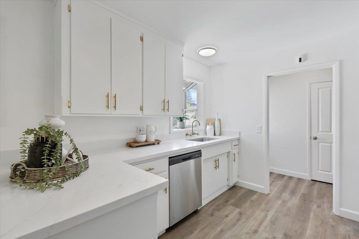 Detail Gallery Image 9 of 31 For 622 Wellsbury Way, Palo Alto,  CA 94306 - 3 Beds | 2 Baths