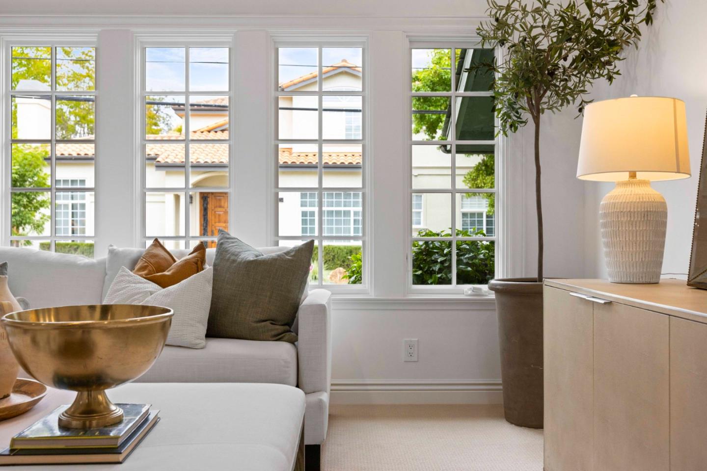 Detail Gallery Image 10 of 78 For 1901 Carmelita Ave, Burlingame,  CA 94010 - 5 Beds | 4/1 Baths
