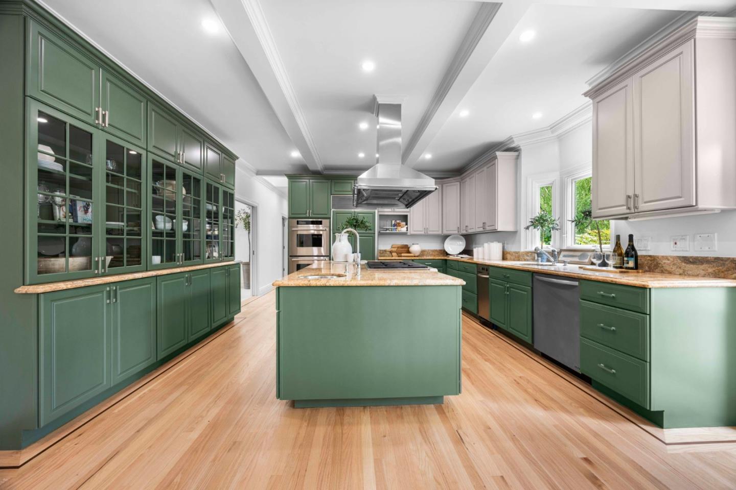Detail Gallery Image 16 of 78 For 1901 Carmelita Ave, Burlingame,  CA 94010 - 5 Beds | 4/1 Baths