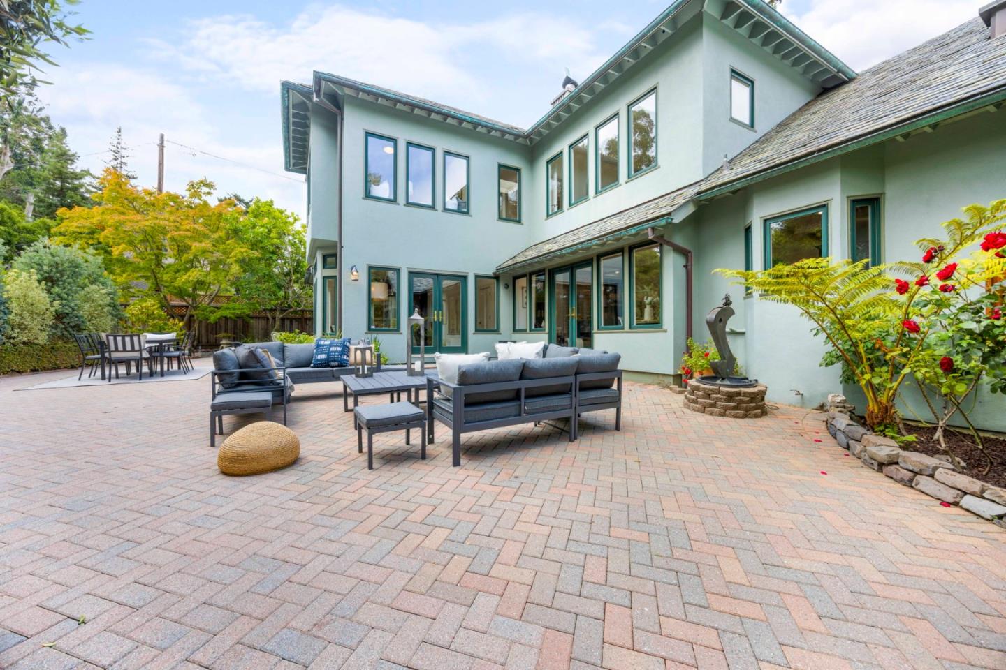 Detail Gallery Image 21 of 78 For 1901 Carmelita Ave, Burlingame,  CA 94010 - 5 Beds | 4/1 Baths