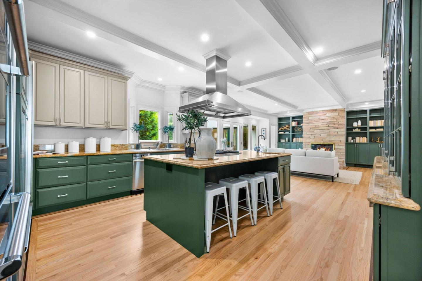 Detail Gallery Image 24 of 78 For 1901 Carmelita Ave, Burlingame,  CA 94010 - 5 Beds | 4/1 Baths