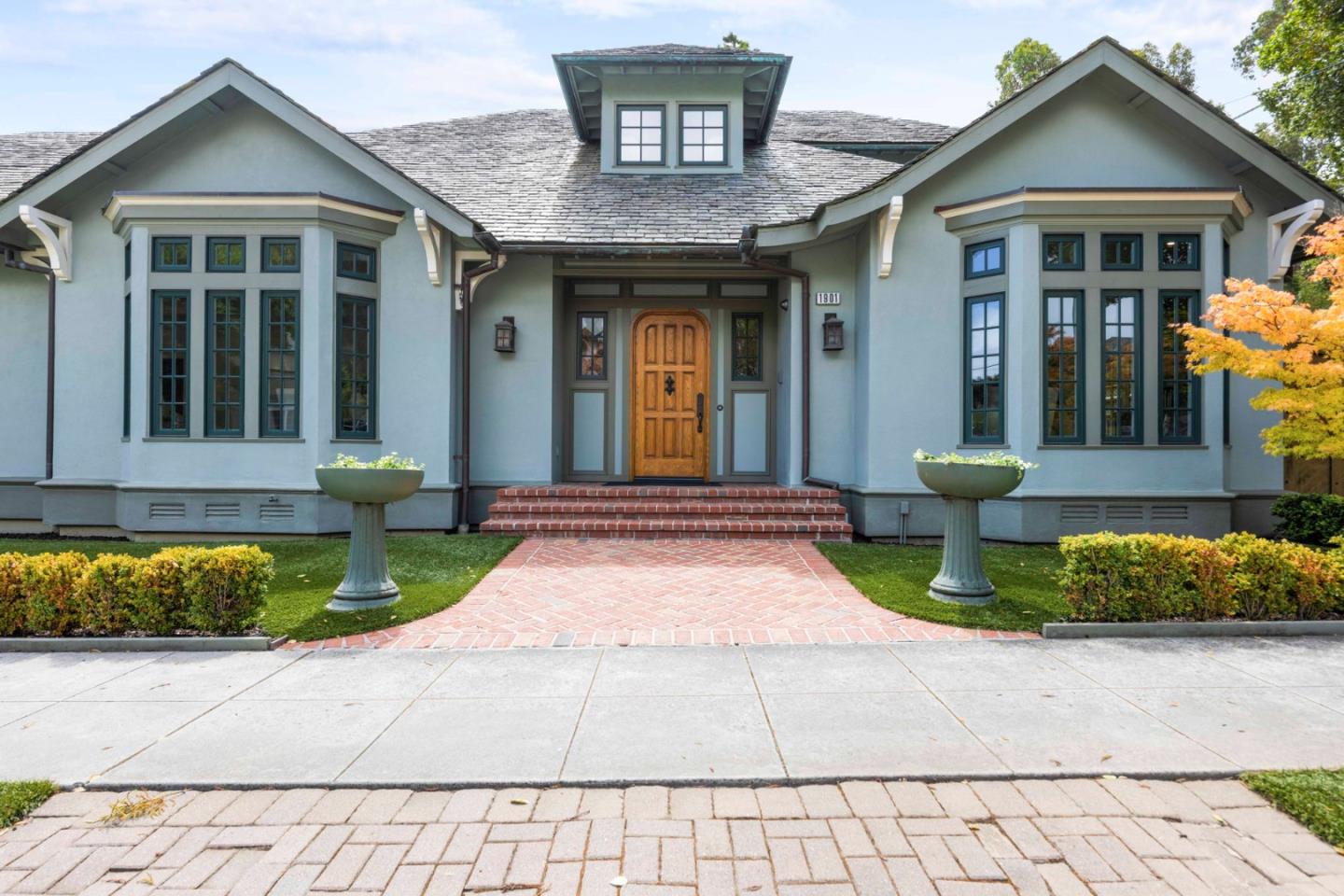 Detail Gallery Image 3 of 78 For 1901 Carmelita Ave, Burlingame,  CA 94010 - 5 Beds | 4/1 Baths
