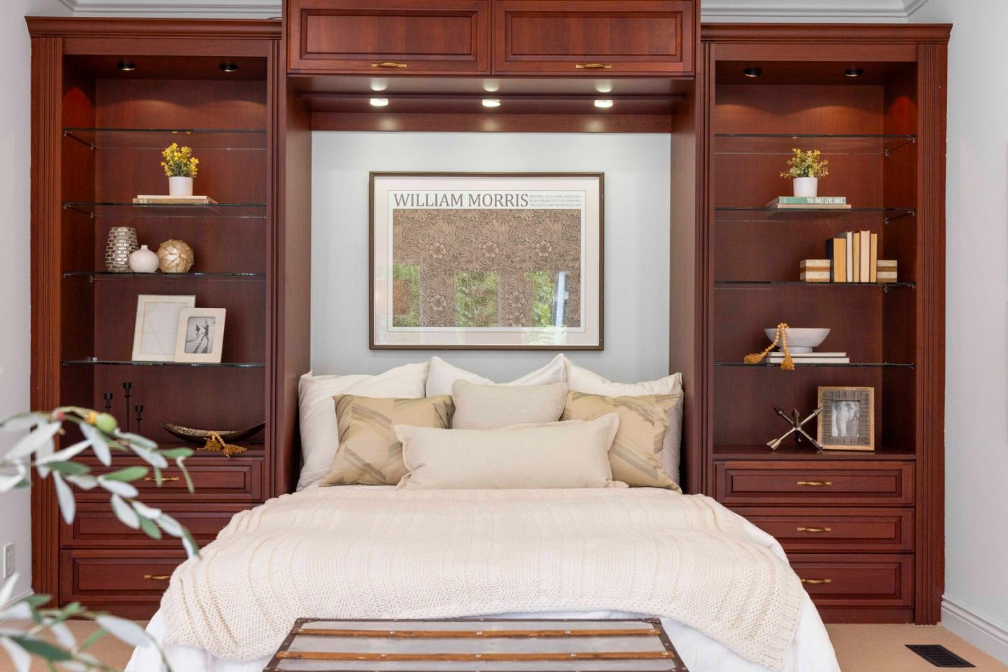 Detail Gallery Image 32 of 78 For 1901 Carmelita Ave, Burlingame,  CA 94010 - 5 Beds | 4/1 Baths